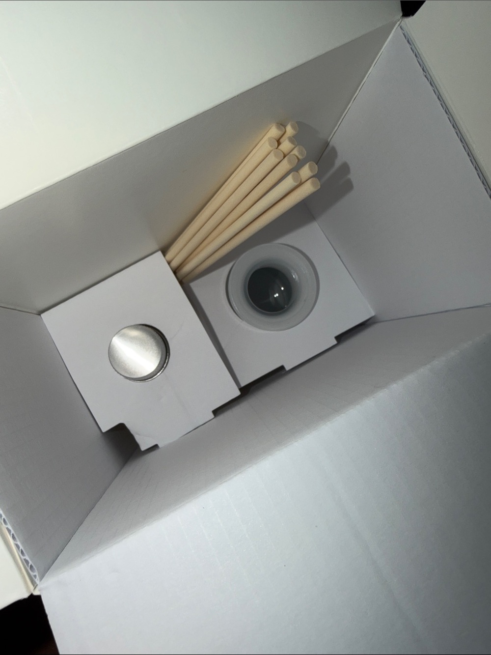 Luxe Linen Reed Diffuser - Soft Pink - Picture 3 of 3